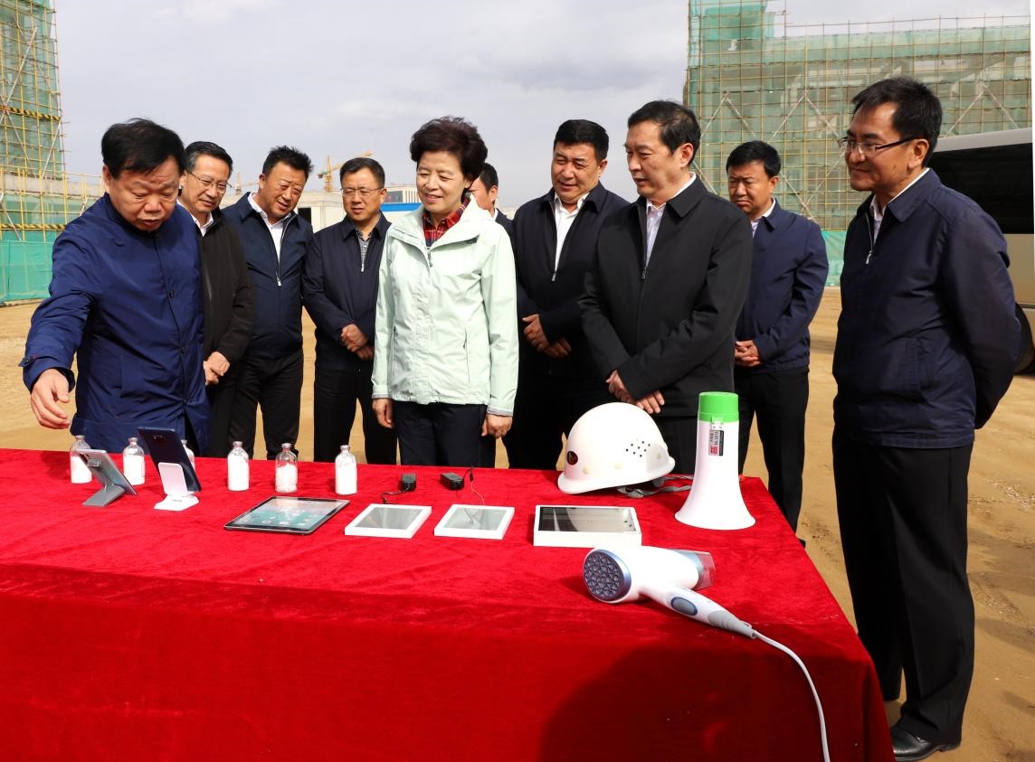 2019年10月12日   自治区主席咸辉视察中星建设现场